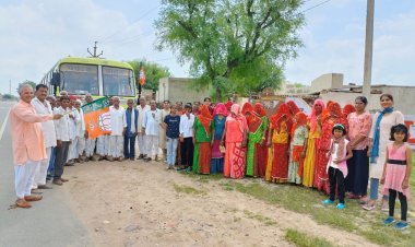 प्रधानमंत्री नरेंद्र मोदी के जनसभा के लिये  बीकानेर रवाना हुए भाजपा कार्यकर्ता।