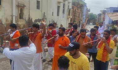 जायल - जल लेकर हर-हर महादेव का जयकारा लगाते श्रद्धालुओं ने निकाली कांवर यात्रा