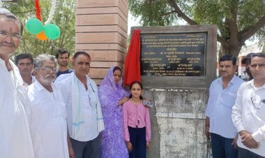 डेह के ग्राम खेड़ा हीरावास विधालय में  भामाशाह के सहयोग से नव निर्मित विद्यालय मुख्य द्वार का विधायक डाॅ मंजूदेवी मेघवाल ने लोकार्पण किया।