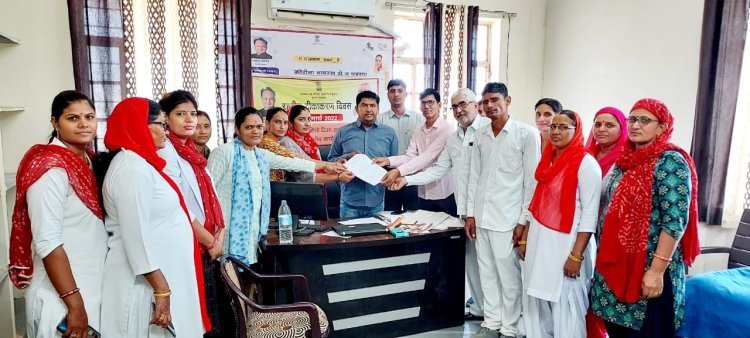 जायल में नर्सेज का सांकेतिक धरना जारी और बीसीएमओ को दिया ज्ञापन