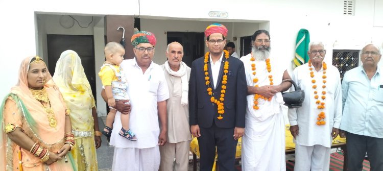 नागौर जिले के डेगाना क्षेत्र के ग्राम चुई के रवि प्रकाश नें राजस्थान लोक सेवा आयोग के द्वारा जारी व्याख्याता गणित परीक्षा के जारी परिणाम में ऑल राजस्थान में प्रथम रेंक प्राप्त कर राजस्थान टॉपर बने.
