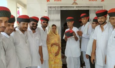 लीलण चौक घमटिया बास से रविवार को वीर तेजाजी के दर्शनार्थ पैदल जत्था खरनाल रवाना हुआ। 