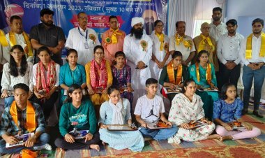 प्रतिभा सम्मान समारोह में 24 प्रतिभाओ का हुआ सम्मान,पद्मश्री भाम्बू ने कार्यक्रम में नशामुक्ति ओर पर्यावरण रक्षा की दिलाई शपथ।