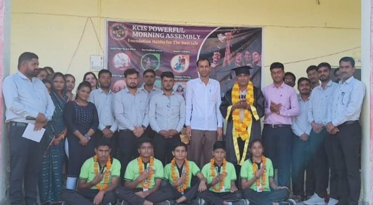 कल्पना चावला स्कूल के सीएमडी  ठोलिया को मिली डाक्टरेट उपाधि स्टाफ सदस्यों ने किया स्वागत।