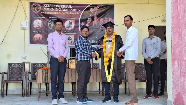 कल्पना चावला स्कूल के सीएमडी  ठोलिया को मिली डाक्टरेट उपाधि स्टाफ सदस्यों ने किया स्वागत।