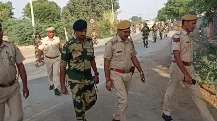 आदर्श आचार संहिता की पालना एवं भय मुक्त विधान सभा चुनाव के लिए पुलिस और प्रशासन ने कस्बे में निकाला फ्लैग मार्च ।