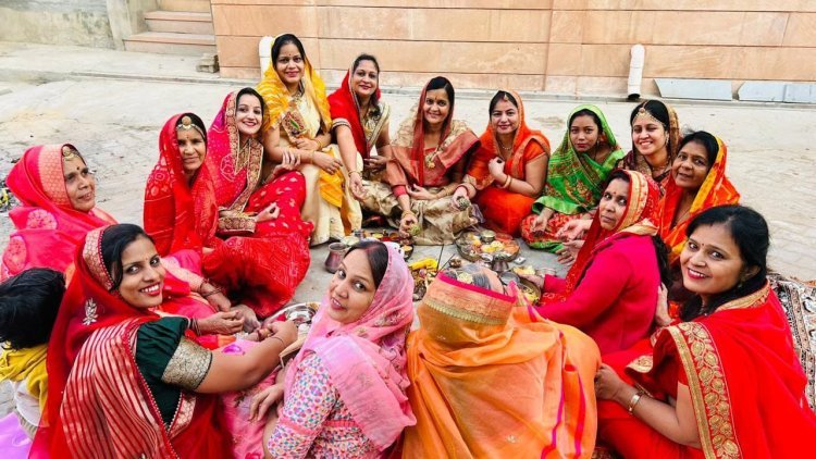 जायल कस्बे में गोवर्धन पूजा कर की मंगल कामना महिलाओं ने घरों के आगे की गोवर्धन पूजा, मांगा स्वस्थ व सुखी जीवन