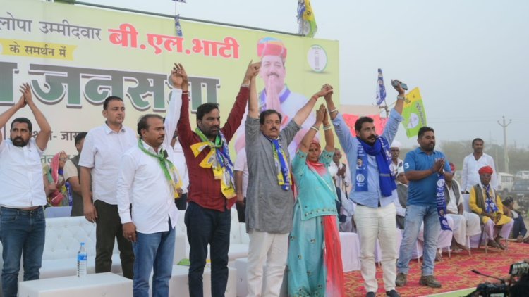 बेनीवाल और आजाद ने सभा को किया संबोधित:कांग्रेस और भाजपा पर जमकर साधा निशाना, कहा- तीसरे मोर्चे के बिना नहीं बनेगी सरकार