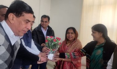 नव निर्वाचित विधायक डाॅ मंजू बाघमार डाक बंगले में अधिकारियों की ली मीटिंग दिये निर्देश।