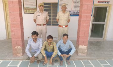 जायल पुलिस ने अवैध बजरी से भरे तीन डंपर किये जब्त, तीन गिरफ्तार।