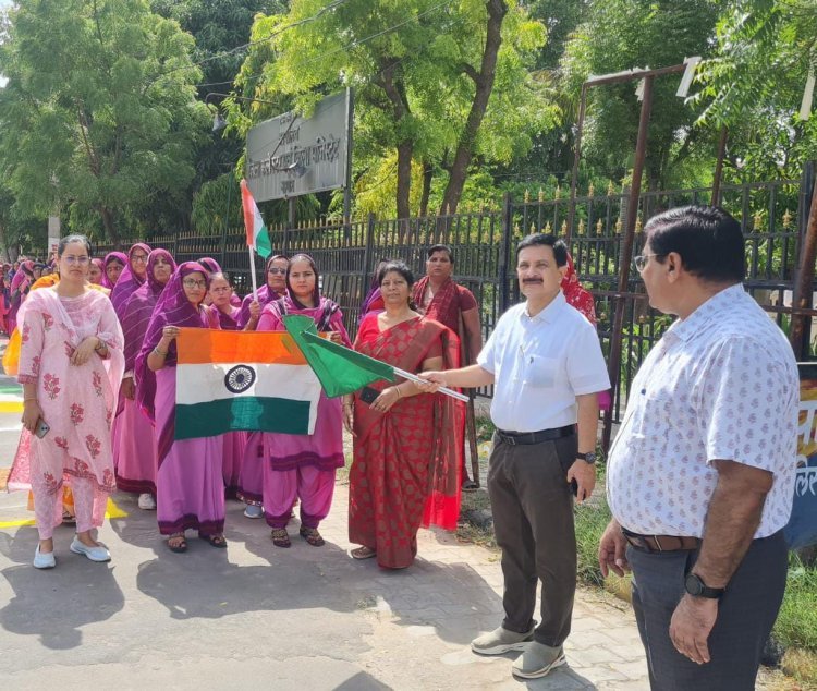 महिला एवं बाल विकास विभाग द्वारा तिरंगा रैली एवं रंगोली का आयोजन