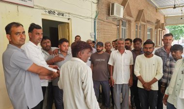 बारिश से  फसलें खराब , किसानों ने सौंपा एसडीएम को ज्ञापन