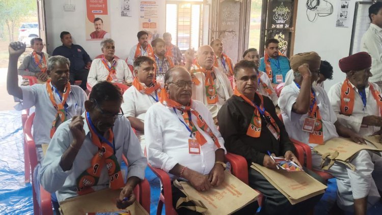 बरनेल में भाजपा का दो दिवसीय प्रशिक्षण शिविर, सामूहिक रूप से एक साथ बैठकर सुना प्रधानमंत्री के कार्यक्रम ‘मन की बात