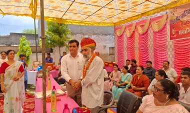 एक ही विद्यालय से प्रथम जोइनिंग वही से रिटायर हुए शिक्षक राजेश मुदगल।