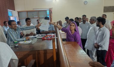 जायल नगरपालिका अध्यक्ष पद के लिए कांग्रेस का नामांकन दाखिल।  कमलेश लोमरोड़ को कांग्रेस ने बनाया अध्यक्ष पद का उम्मीदवार।
