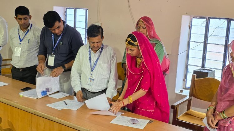 कमलेश लोमरोड़ जायल नगरपालिका बोर्ड की प्रथम निर्वाचित अध्यक्ष, कांग्रेस बागी प्रत्याशी को 5 मतों से हराकर अध्यक्ष बनी कांग्रेस प्रत्याशी कमलेश लोमरोड़, सबसे कम उम्र, महज 23‌ वर्षीय जेन जी 